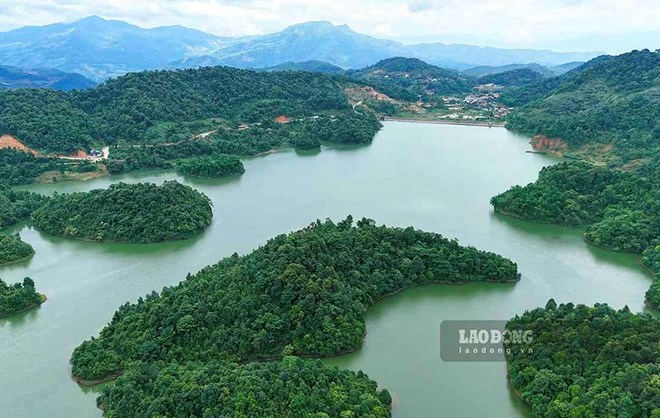 Dự án Nhà máy điện mặt trời Điện Biên 1 sẽ có khoảng 100 ha diện tích sử dụng hồ nước, suối, khe tụ thủy. Ảnh: Quang Đạt