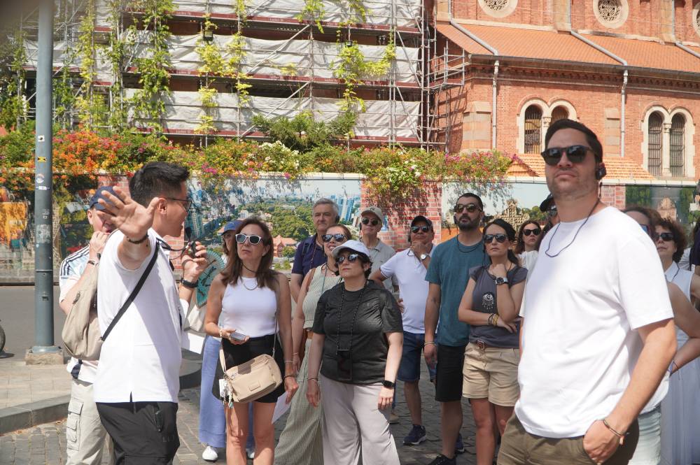 International visitors visit the center of Ho Chi Minh City. Photo: Ngoc Anh