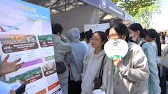 Les travailleurs de Đà Nẵng prennent l'initiative de trouver un emploi et de se définir une carrière dès l'université. Photo: Trần Thi