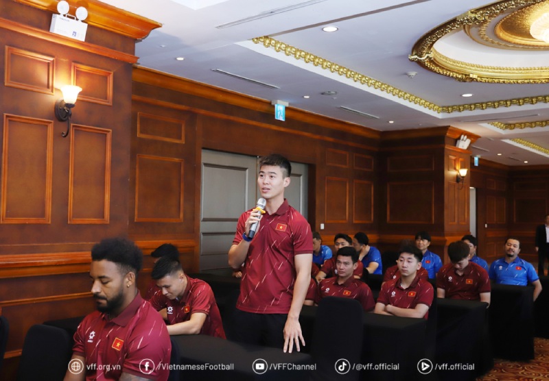 Trung vệ Duy Mạnh khẳng định toàn đội sẽ nỗ lực tập luyện để hoàn thành mục tiêu. Ảnh: VFF