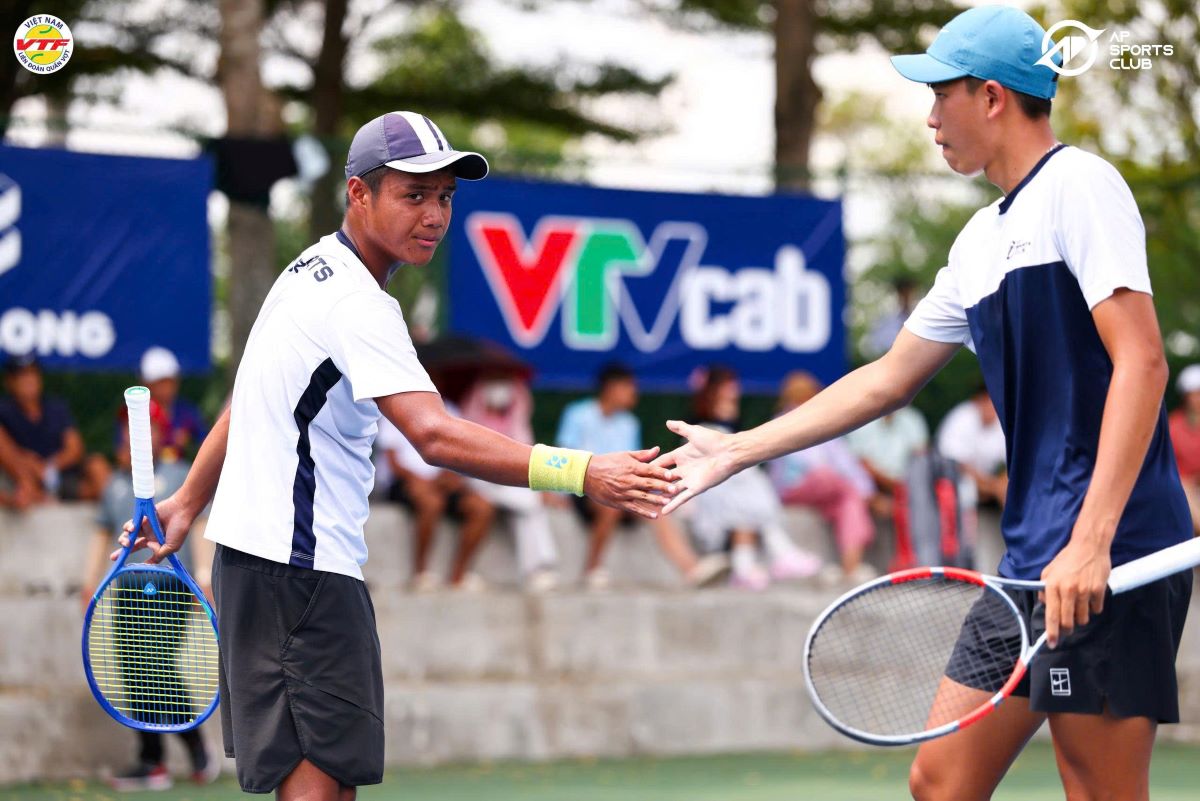 Nguyen Minh Phat and Tran Quoc Cuong (AP Sports Club) are expected to become a good couple of Vietnamese tennis. Photo: VTF