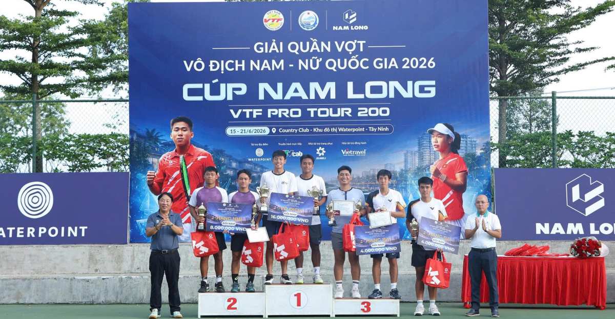 Nguyễn Minh Phát và Trần Quốc Cường (AP Sports Club) vô địch đôi nam tại Giải Quần vợt vô địch nam – nữ quốc gia VTF Pro Tour 200 – Cúp Nam Long 2026. Ảnh: VTF