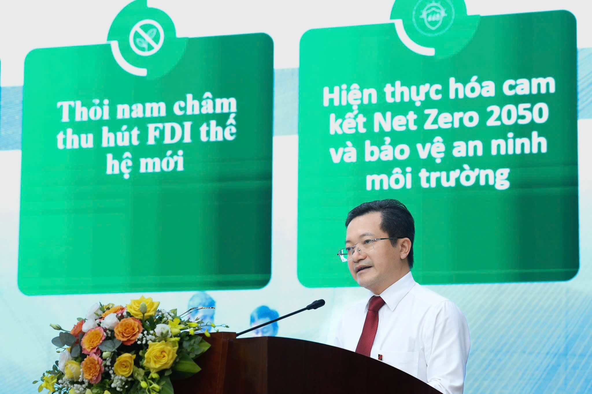 Lao Dong Newspaper in coordination with the State Bank of Vietnam and the Ministry of Agriculture and Environment organizes the Workshop "Improving the efficiency of green credit capital flows, a driving force for economic growth". Graphics: PV