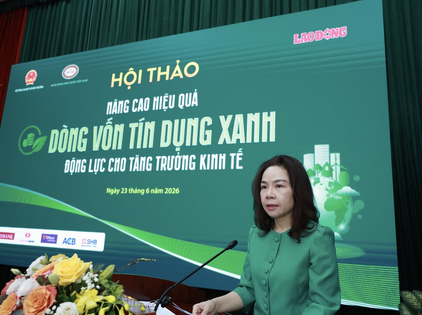 Lao Dong Newspaper in coordination with the State Bank of Vietnam and the Ministry of Agriculture and Environment organizes the Workshop "Improving the efficiency of green credit capital flows, a driving force for economic growth". Graphics: PV
