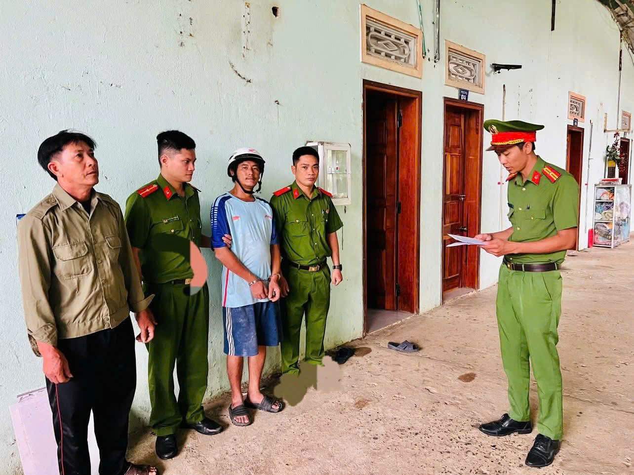 Bắt tạm giam đối tượng Vũ Tiến Tuấn do tái phạm sử dụng trái phép chất ma túy. Ảnh: Công an 