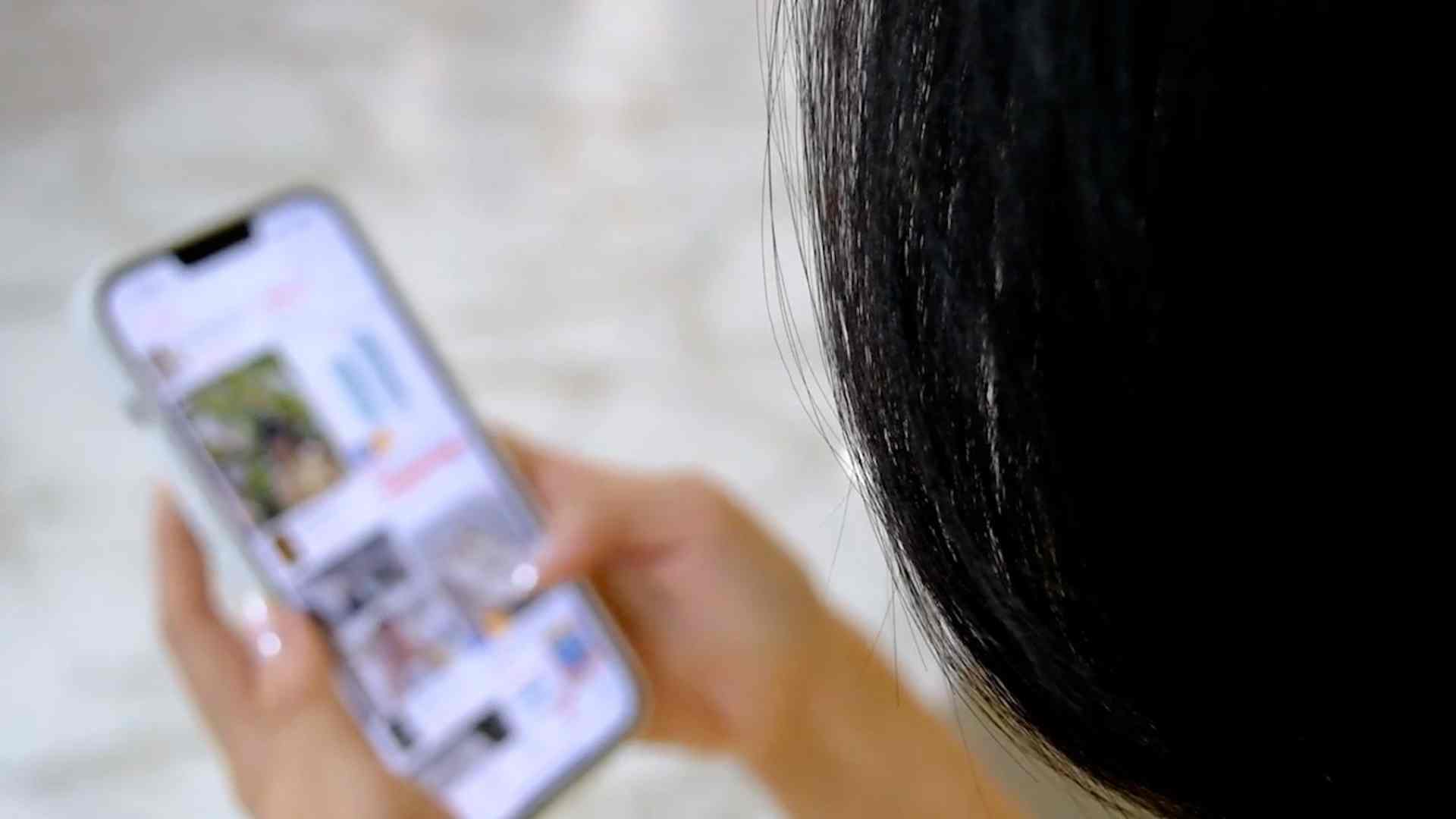 When online shopping becomes a financial burden for the family. Photo: Huyen Trang