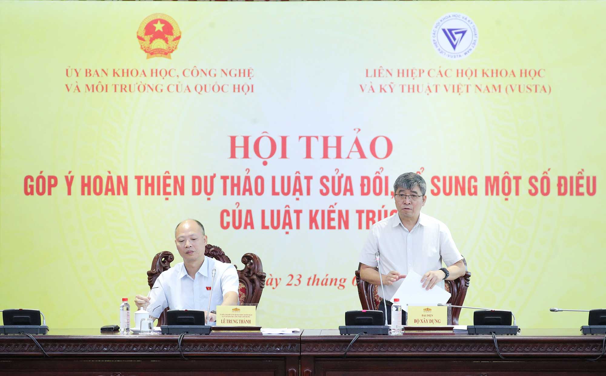 Mr. Vu Anh Tu - Deputy Director of the Department of Planning and Architecture (Ministry of Construction) spoke at the Workshop. Photo: Ho Long.