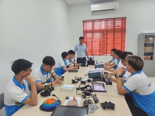Trường ĐH GTVT Hà Nội đào tạo nhân lực để làm chủ công nghệ đường sắt. Ảnh: Minh Hạnh