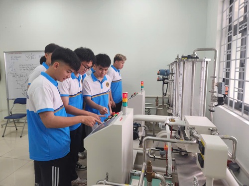 Nhân lực chất lượng cao cho đường sắt hiện đại. Ảnh: Minh Hạnh