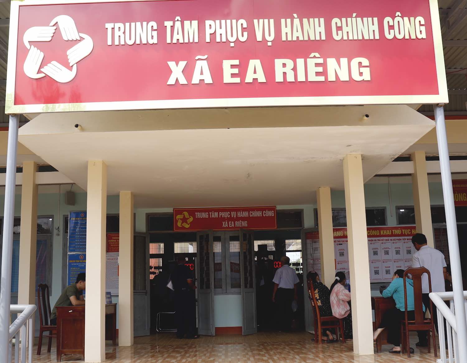 Trưởng thôn, người có uy tín ở Ea Riêng là tấm gương sáng giúp dân vươn lên thoát nghèo