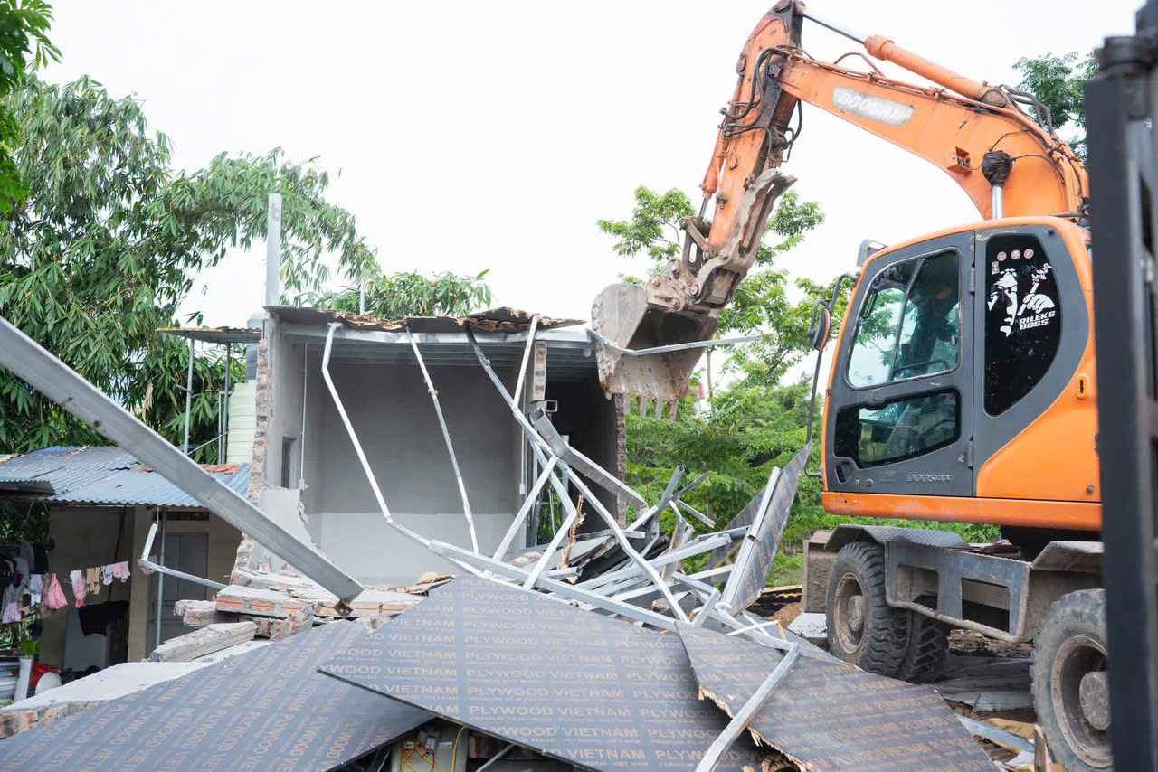 Cases of violations of irrigation corridors and agricultural land are handled according to the provisions of law. Photo: Hung Yen Provincial Police