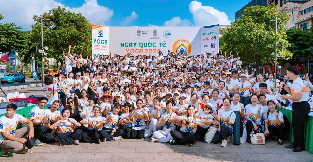 Saigon Light Event successfully operates International Yoga Day. Photo: Organizing Committee.