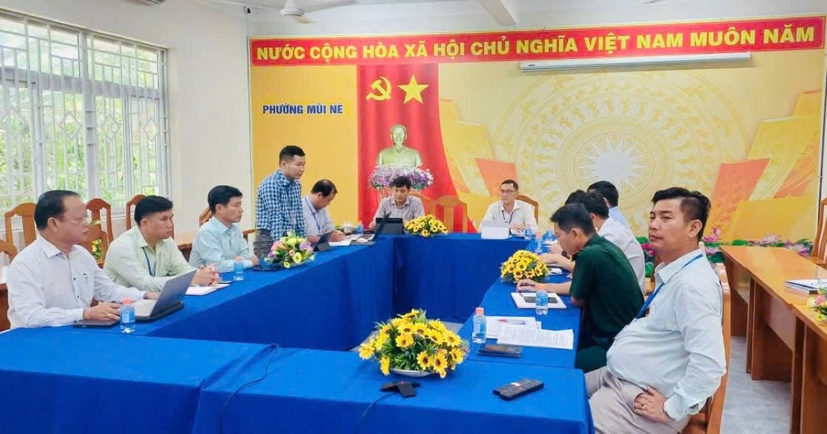UBND phường Mũi Né họp và thống nhất thành lập Tổ phản ứng nhanh để xử lý các phản ánh của người dân, du khách. Ảnh: Mũi Né