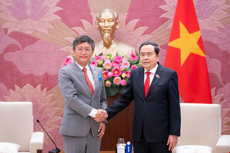 Politburo Member, National Assembly Chairman Tran Thanh Man receives Indian Ambassador to Vietnam Tshering Wangchuk Sherpa. Photo: Quochoi. vn
