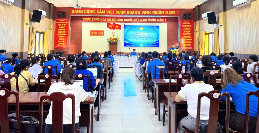 Cam Le Ward Trade Union organizes a conference to summarize trade union activities in the first 6 months of the year and deploy key tasks for the last 6 months of 2026. Photo: Da Nang Trade Union