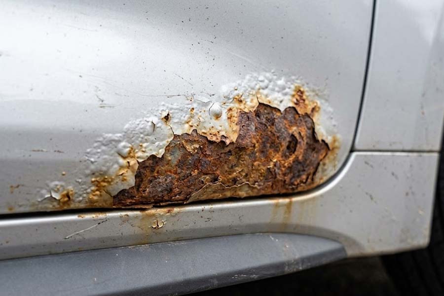 From small rust stains on the surface to serious corrosion, recognizing and handling them correctly will help protect the lifespan of cars effectively. Photo: Cat Tien