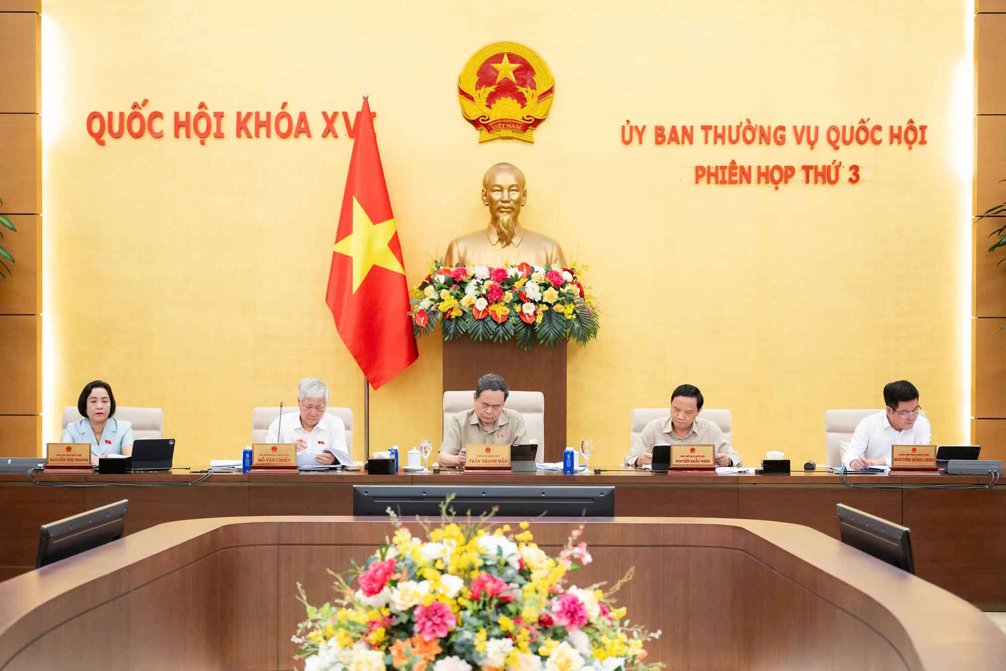 Ủy viên Bộ Chính trị, Chủ tịch Quốc hội Trần Thanh Mẫn cùng các Phó Chủ tịch Quốc hội tại Phiên họp. Ảnh: Vũ Hiếu.