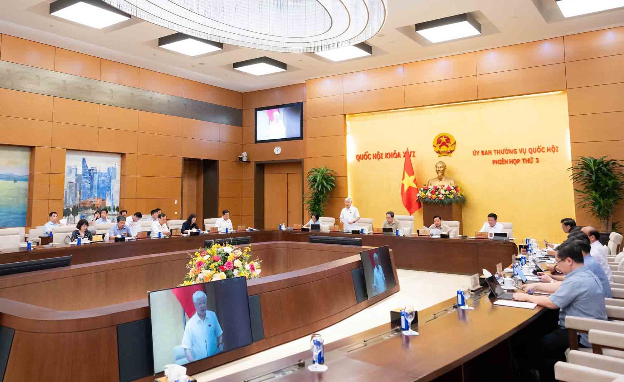 According to the Submission of the National Assembly Office, many spending norms according to old regulations are no longer suitable for the actual price level. Photo: Vu Hieu.