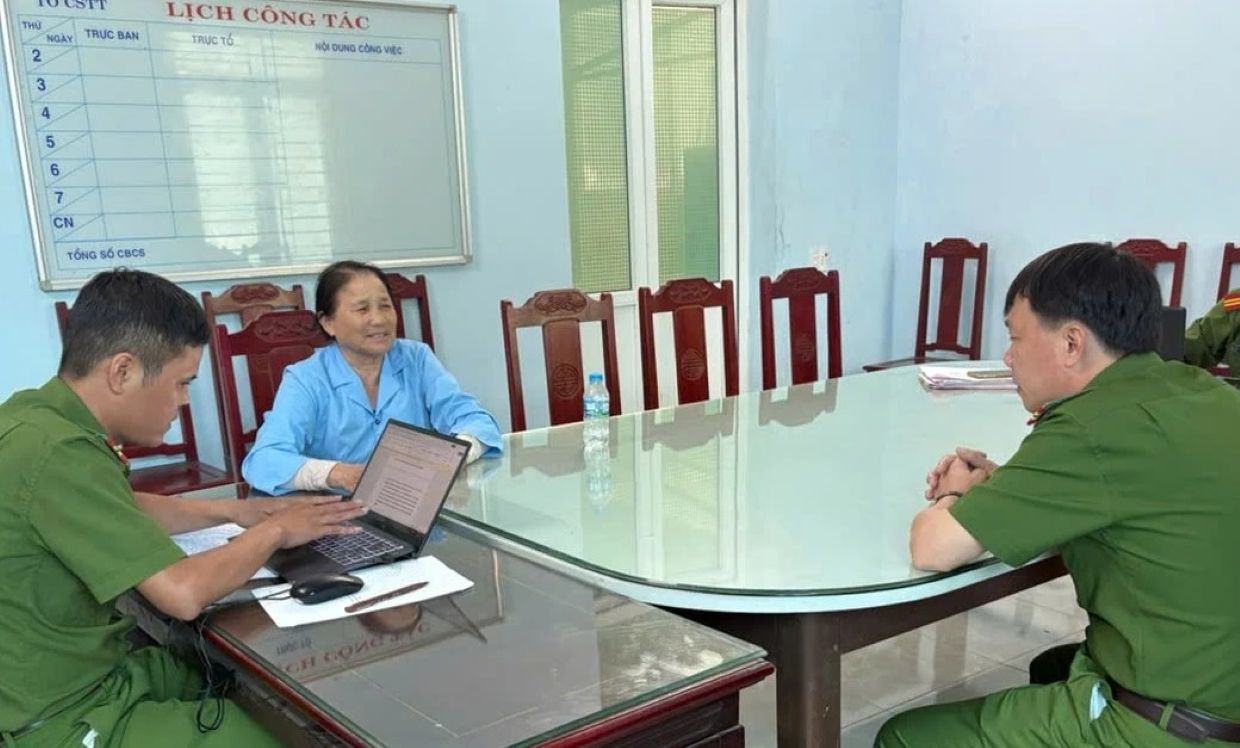 Bà Văn Thị Hậu tại cơ quan Công an. Ảnh: CATH