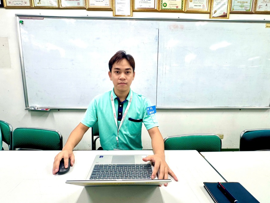 Mr. Hoang Van Uy is one of the people who received the Creative Labor Certificate from the Vietnam General Confederation of Labor in mid-June. Photo: Character provided