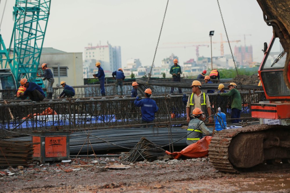 Works that have a great impact on safety and community interests according to the provisions of law on construction must purchase mandatory construction insurance during the construction period. Photo: Hai Nguyen