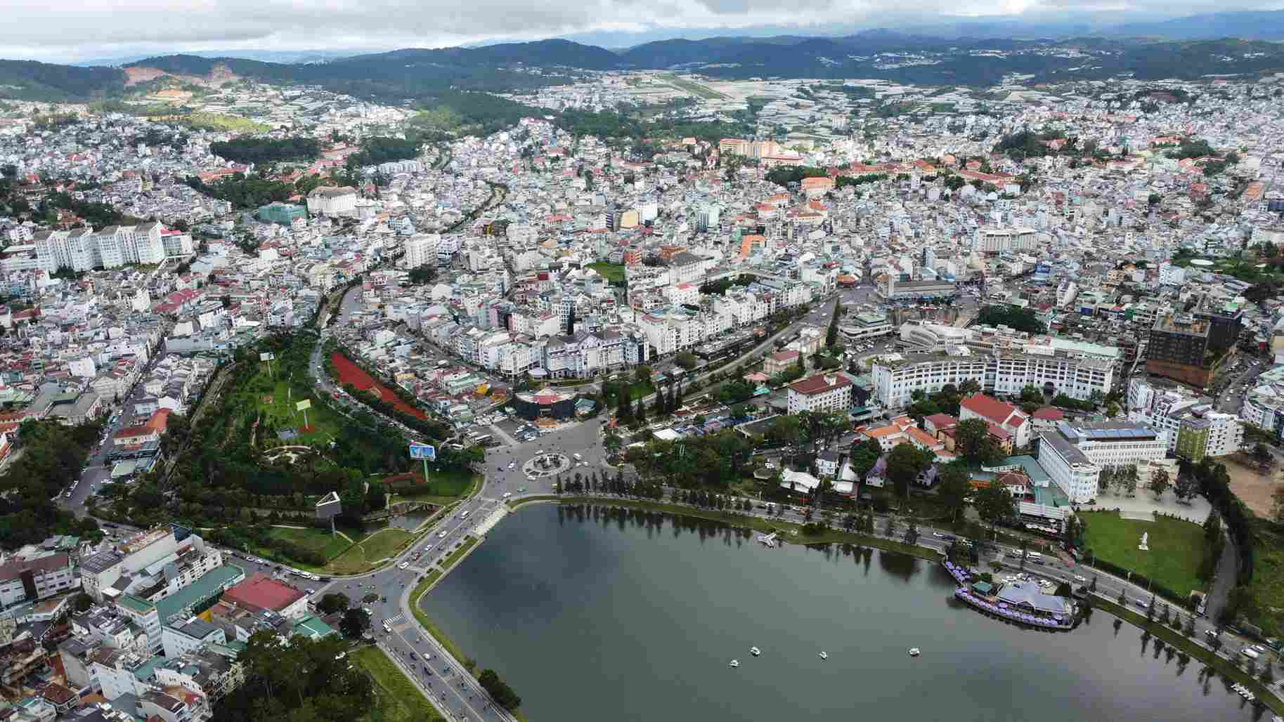 Một góc thắng cảnh hồ Xuân Hương (phường Xuân Hương - Đà Lạt). Ảnh: Phúc Khánh