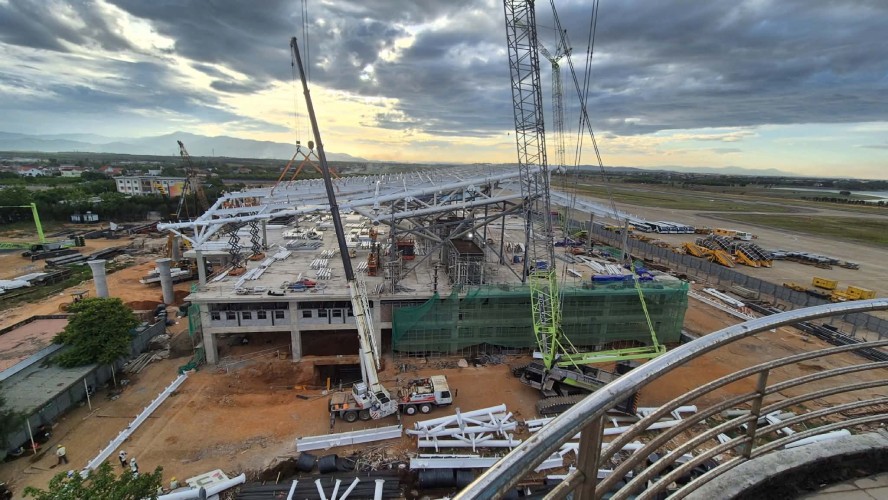 Component project 1 "Building Passenger Terminal T2 - Dong Hoi Airport" is under construction. Photo: Van Tuan