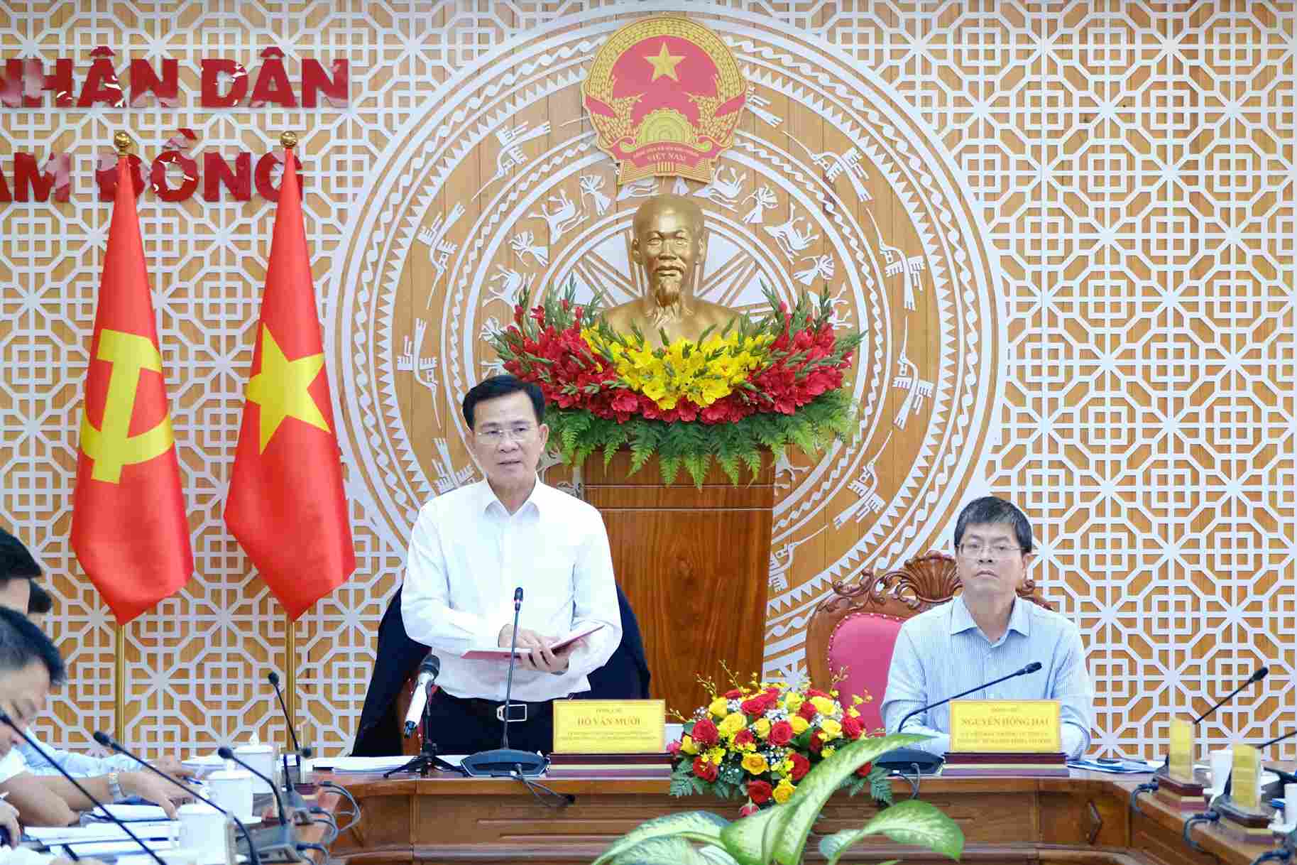 Chủ tịch UBND tỉnh Lâm Đồng Hồ Văn Mười yêu cầu chủ đầu tư, các sơ, ngành, địa phương tập trung tháo gỡ khó khăn, vướng mắc để 2 dự án cao tốc 