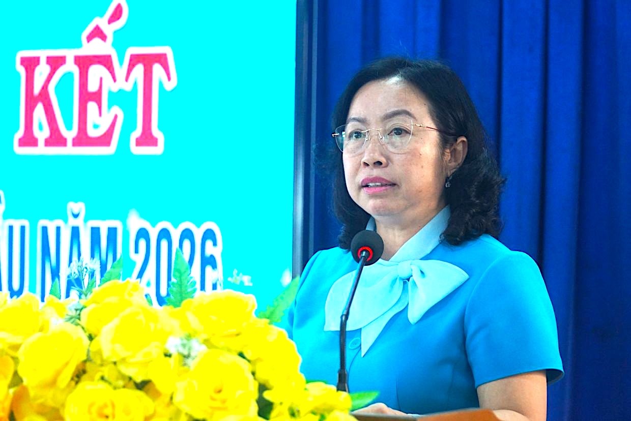 Ms. Thai Thu Xuong - Vice President of the Vietnam General Confederation of Labor - delivered a directive speech at the preliminary conference of the Southern Emulation Cluster. Photo: Nhat Ho