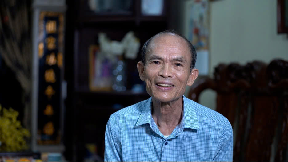 Ông Hoàng Gia Bổng- Nguyên Trưởng Trung tâm điện thoại di động GSM, Công ty Điện báo Hà Nội. Ảnh: Mai Hồng
