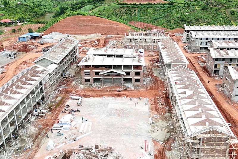 In Chieng Son, contractors and construction units have mobilized maximum manpower and machinery to deploy items, ensuring the project is put into use before September 5, 2026. Photo: Son La e-Portal