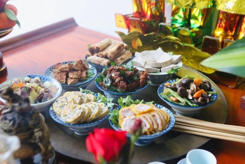 Offering feasts put pressure on many women on their wedding journey. Photo: Khanh Linh