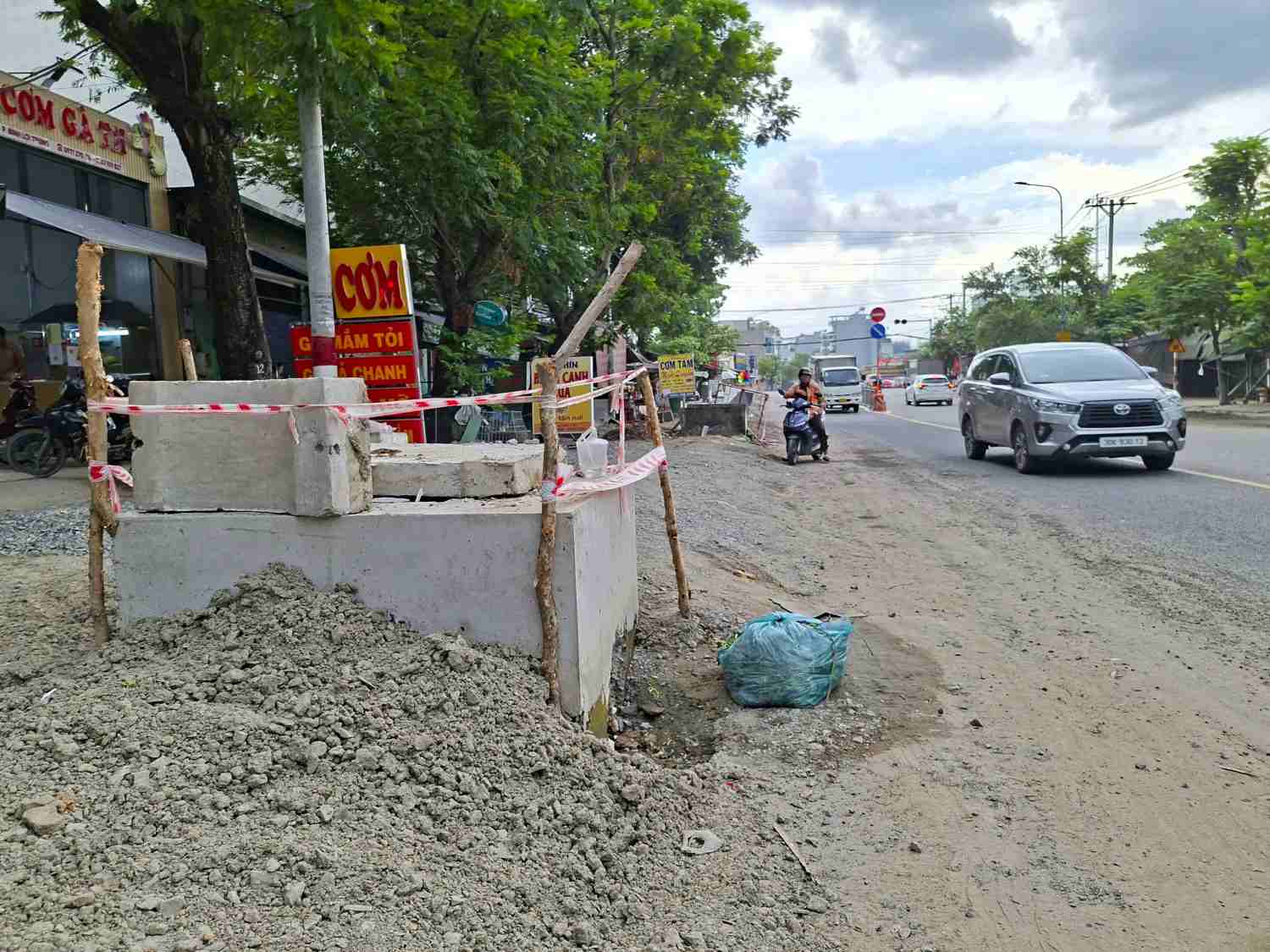 Dang Thuy Tram street (HCMC) has its road surface raised by more than 1 m to prevent flooding. Photo: Minh Quan