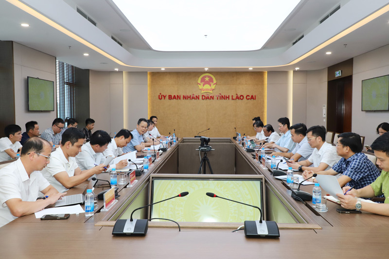 Hai đoàn công tác làm việc về Dự án Hầm đường bộ qua đèo Hoàng Liên. Ảnh: Linh Vũ