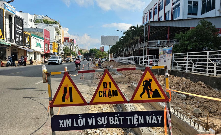 Ba Trieu street section passing through GO Hue supermarket is being expanded. Photo: Phuc Dat