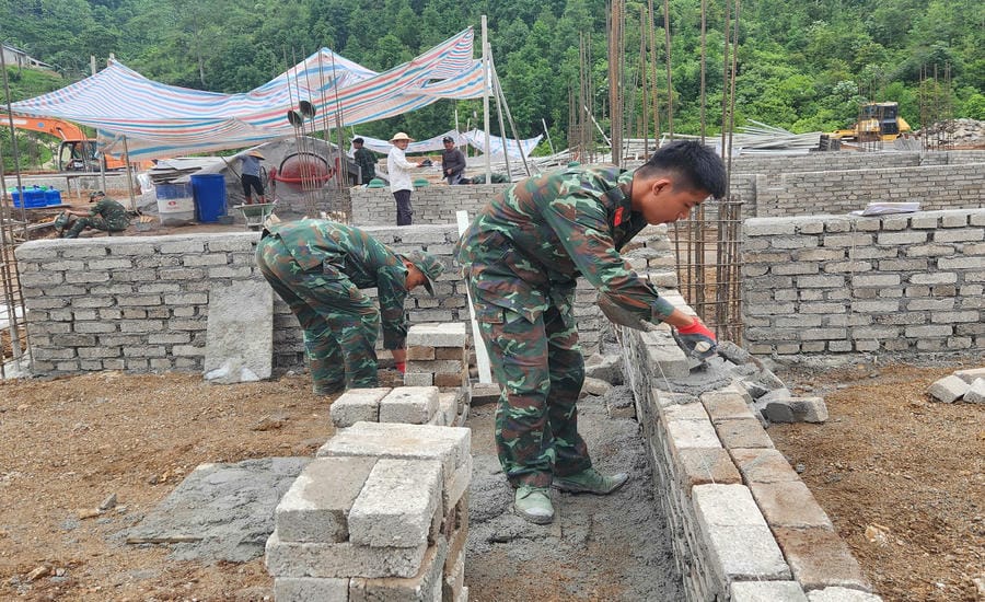 9/11 multi-level boarding school construction projects in Cao Bang are behind schedule. Photo: Trong Loc