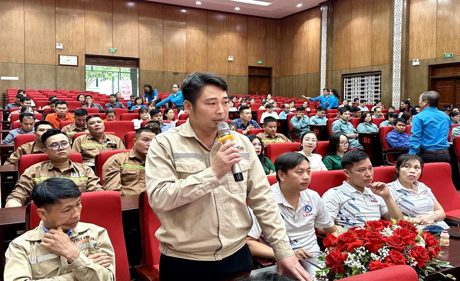 Trade unions protect union members and workers through meetings, dialogues, and collective bargaining. Photo: Bao Nguyen