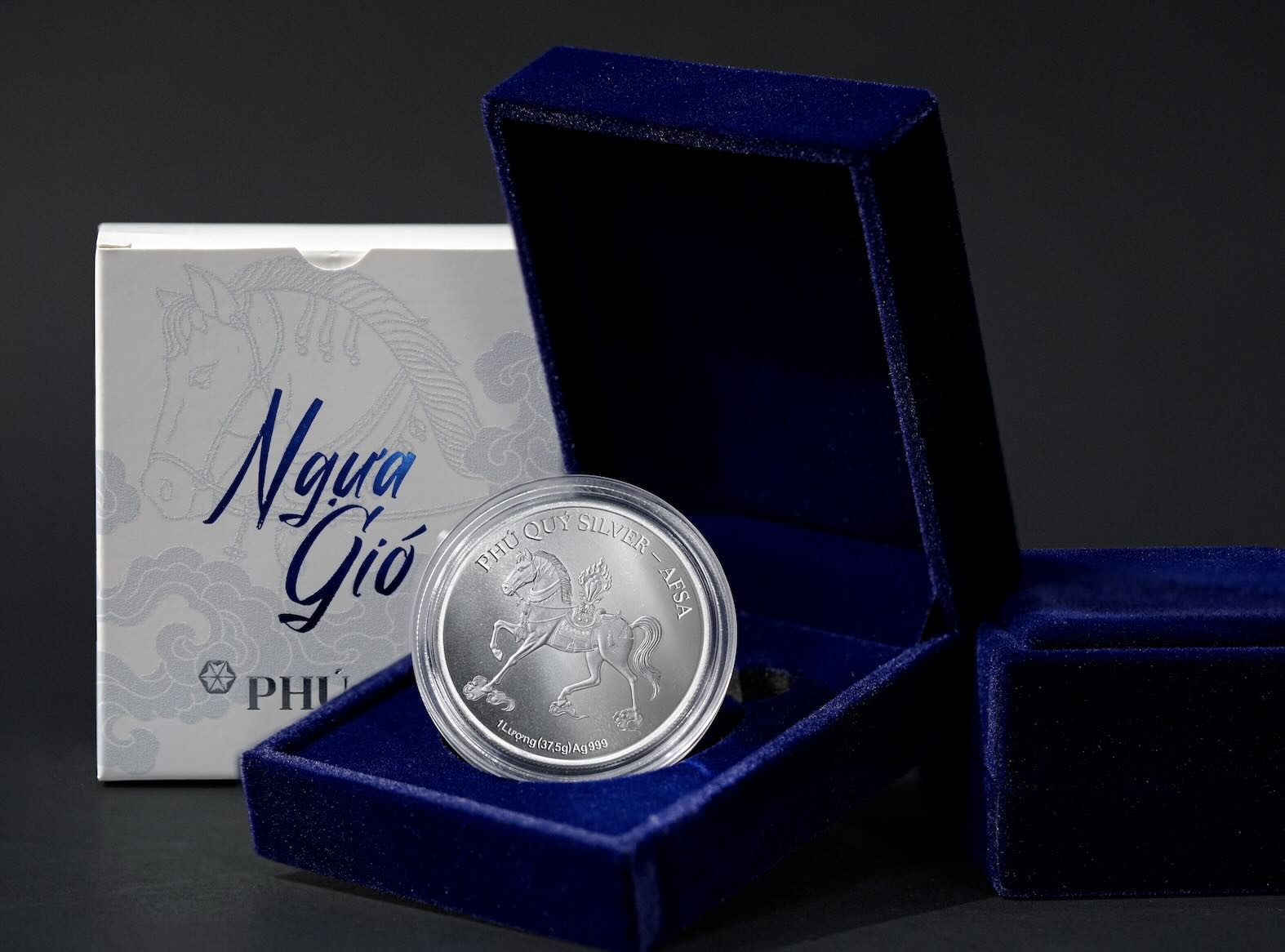 Thị trường bạc xuất hiện thêm nhiều sản phẩm mới, từ bạc tích trữ đến các dòng bạc thiết kế, sưu tầm.