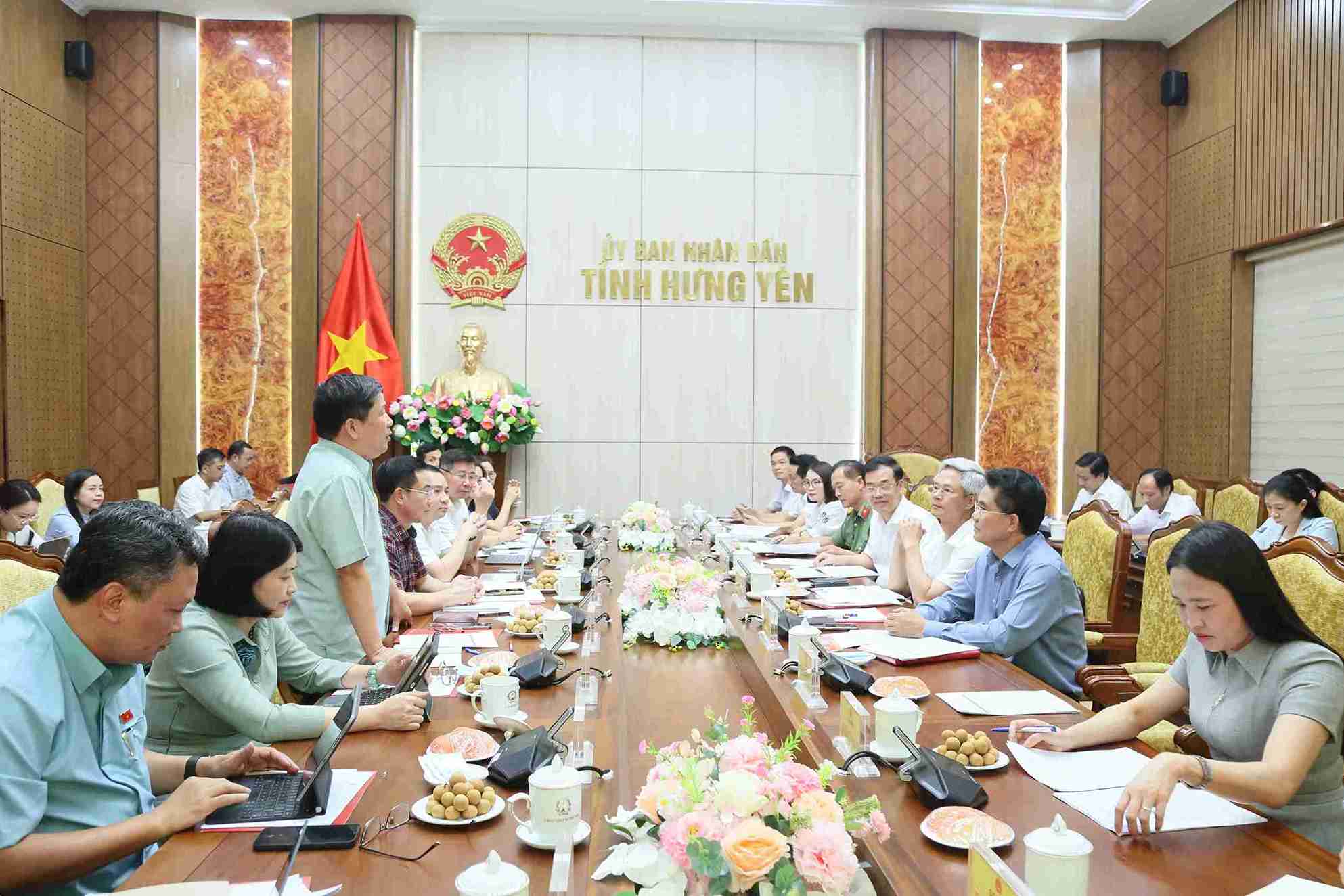 Delegates attending the working session. Photo: Tat Dat