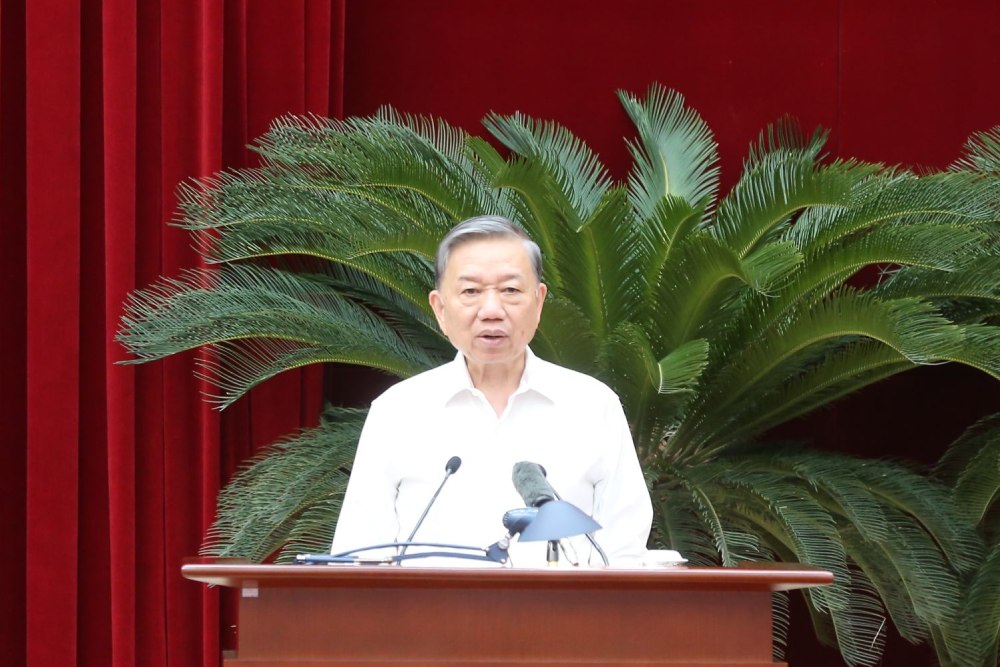 General Secretary and President To Lam speaks at the meeting with planning officials under the management of the Politburo. Photo: Hien Hoa