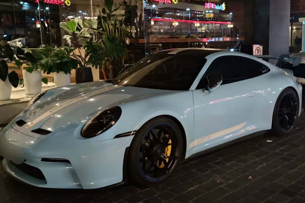 The rare 992 generation Porsche 911 GT3 appeared in Lam Dong province, attracting the attention of car enthusiasts. Photo: Car Spotting Vietnam