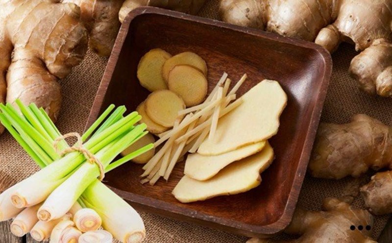 Simple and easy-to-make ginger and lemongrass water