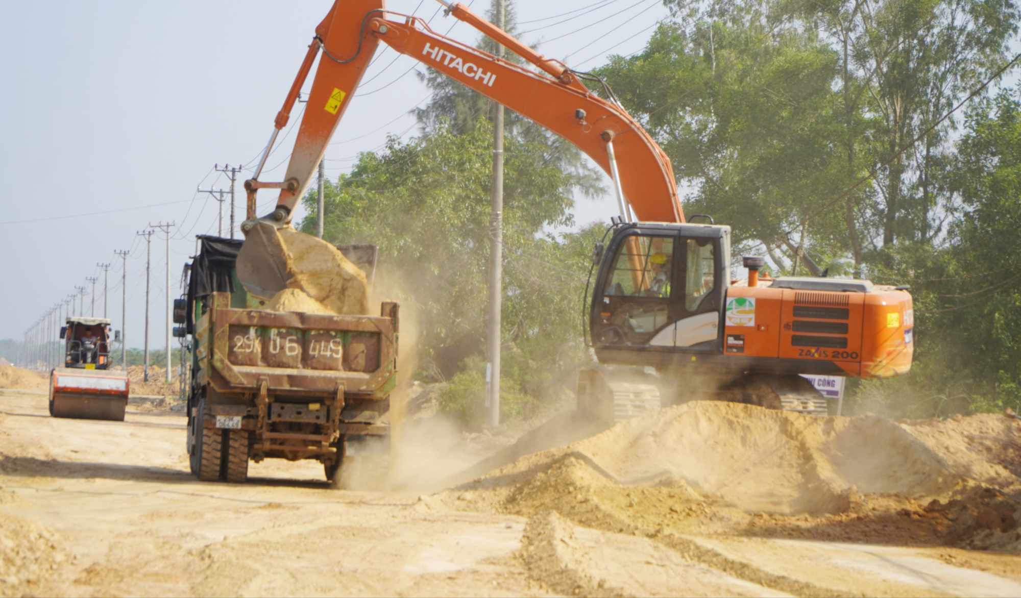 Construction of the project to upgrade and expand the transport infrastructure system in Dung Quat Economic Zone. Photo: Thanh Nhi