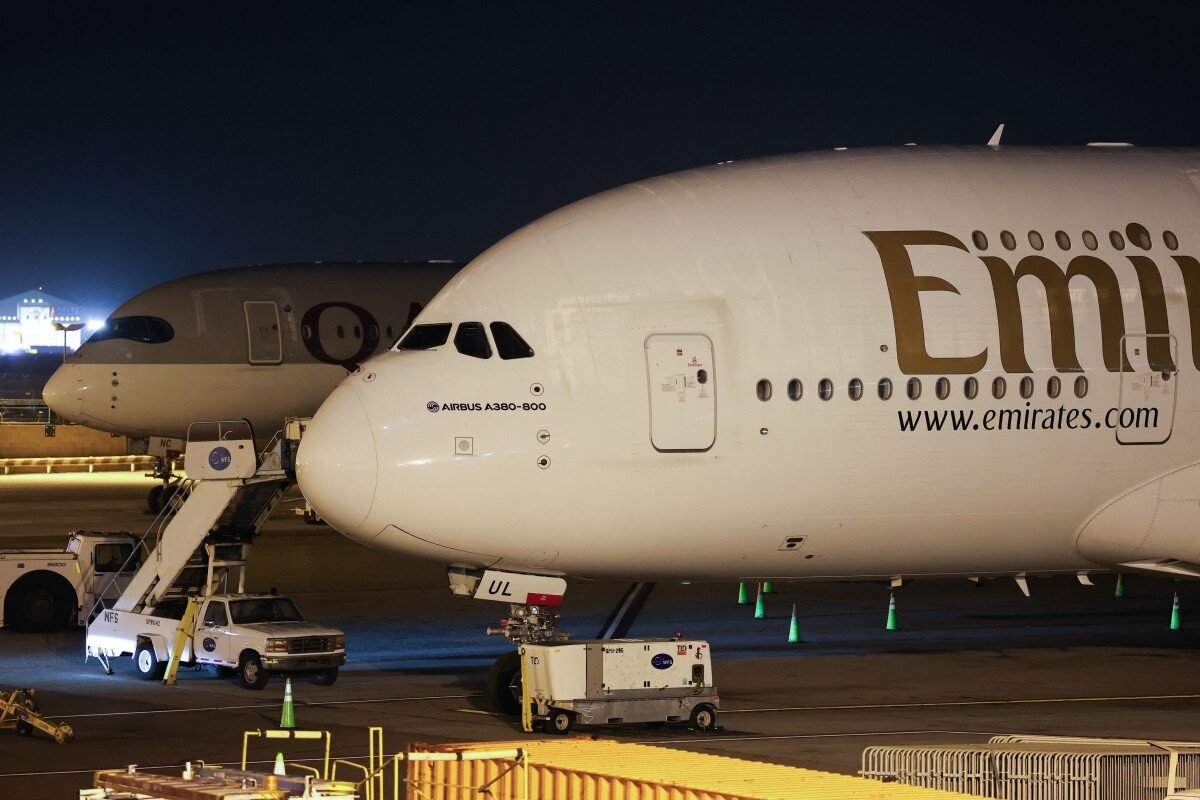 Airbus announced it will inspect 16 A380 aircraft after detecting cracks in an important part of the wings of Emirates and Qantas airlines. Photo: AFP