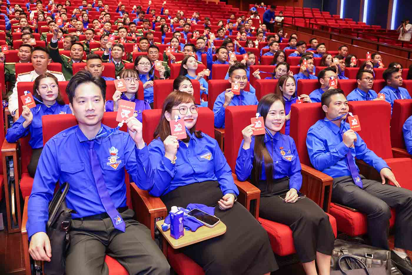 Délégués participant au XIIIe Congrès national de l'Union de la jeunesse. Photo: Quang Vinh