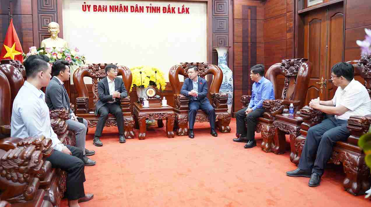 Lãnh đạo UBND tỉnh luôn cởi mở, sẵng sàng ngồi lại với các nhà đầu tư chiến lược để phát triển địa phương. Ảnh: UBND tỉnh 