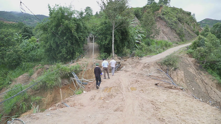 Worry on roads without drainage ditches in mountainous areas. Photo: Ngoc Son