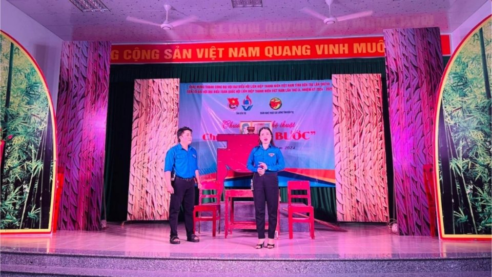 Chương trình kết nối nhiều thế hệ trong không gian văn hóa giàu bản sắc dân tộc. Ảnh: Tỉnh đoàn Vĩnh Long