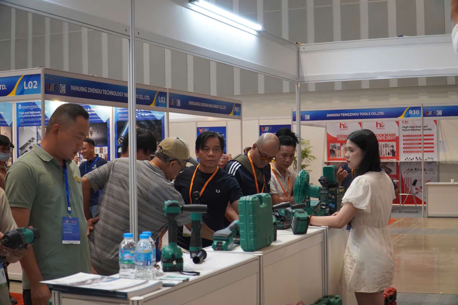 Bringing core technology into production, promoting the development of Vietnamese industry. Photo: Thai Bao