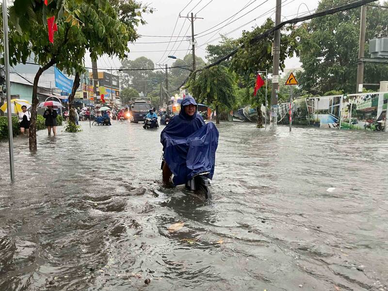 The Southern region maintains widespread thunderstorms. Photo: Minh Tam